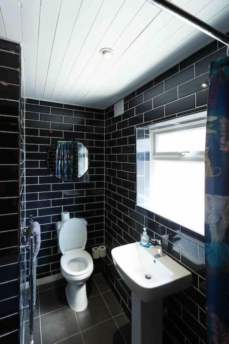 Chester/Handbridge Sleeps 9 + Netflix Hough Green Exteriör bild