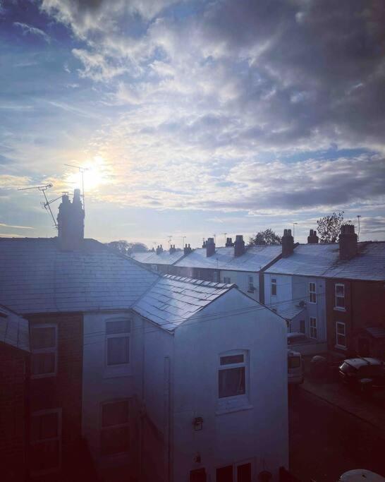 Chester/Handbridge Sleeps 9 + Netflix Hough Green Exteriör bild